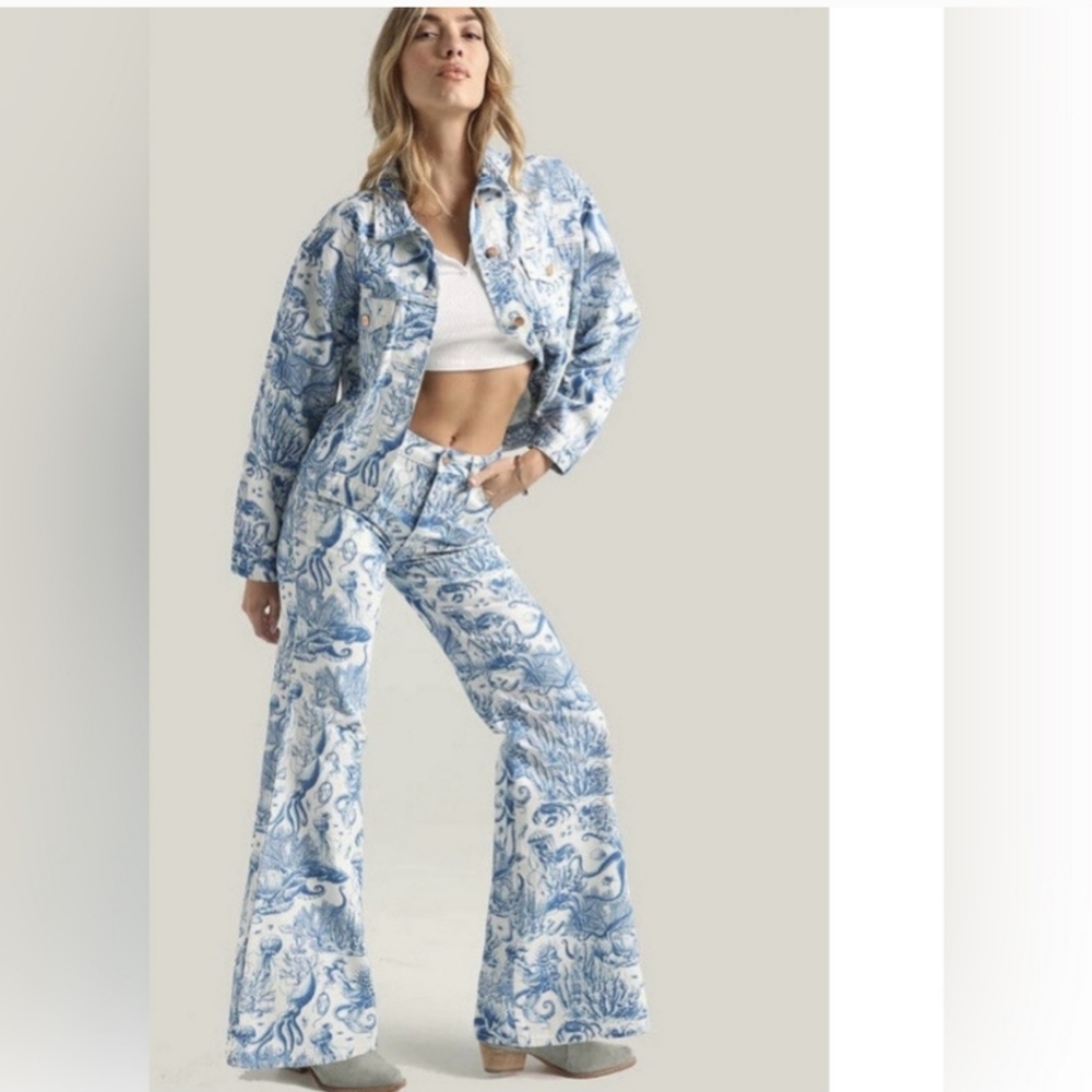 Wrangler High Rise Wanderer FLARE JEAN IN SAILING SEVEN SEAS Nautical Print - Picture 3 of 15